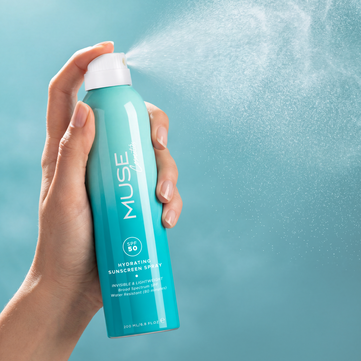 Фина мъгла от слънцезащитния спрей MUSE SPF 50